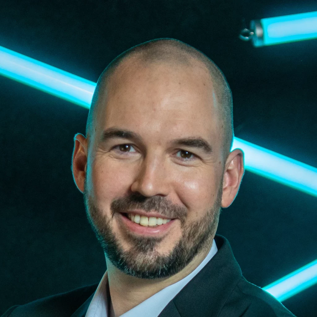 Basé à Genève, Augustin est Show Caller, Production Manager et spécialiste audiovisuel. Après plusieurs années passées à Londres, il accompagne aujourd’hui de nombreux congrès et conférences internationales, en présentiel, en format hybride ou entièrement virtuel.